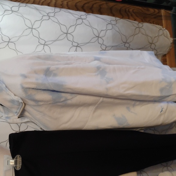 Victoria Secret Leggings & Top - Picture 6 of 9